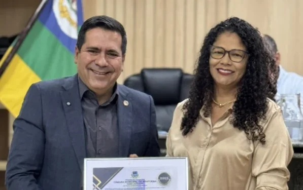 O título foi indicado pela vereadora Célia Cristina (União), que ressaltou o quanto com o compromisso do parlamentar tem feito a diferença