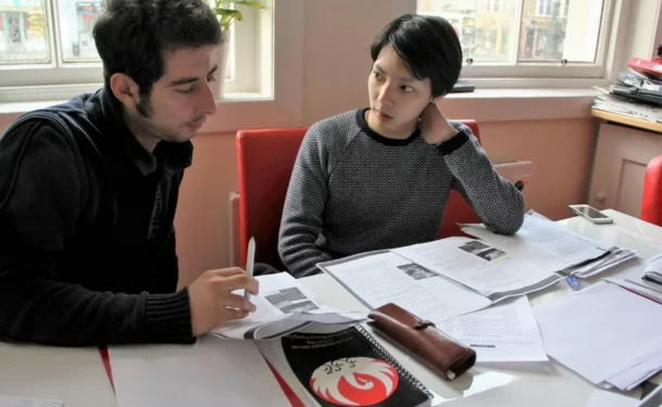 Estudando em dupla para uma prova