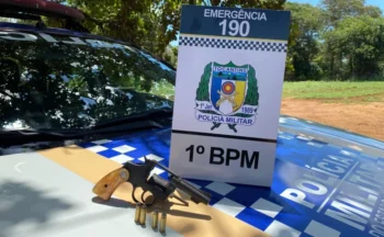 Arma de fogo e munições apreendidas com suspeito de tentativa de homicídio durante abordagem do 1º BPM na Ponte da Amizade. - Foto: ascom 1º BPM