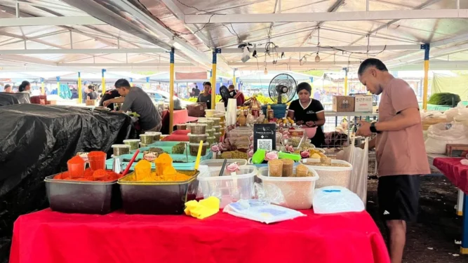 Capacitação dará aos feirantes instruções sobre práticas adequadas de separação, acondicionamento e destinação correta dos resíduos – Foto Tainara Saraiva