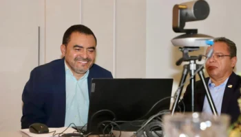 Governador Wanderlei Barbosa parabenizou o novo presidente do Consórcio da Amazônia Legal e debateu a integração entre Filadélfia e Carolina. Antonio Gonçalves/Governo do Tocantins