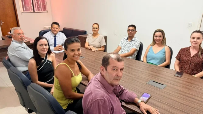 ; A reunião tratou sobre a importância da pesquisa de satisfação a equipe gestores da Jucetins Crédito das imagens: Geórgya Laranjeira Corrêa/ Governo do TO