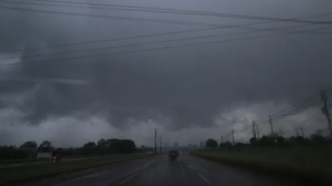Pico da tempestade ocorreu entre as 13h30 e 14h30 - Foto Lia Mara
