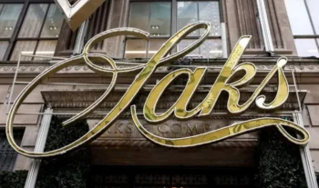 Fachada da loja principal da Saks na cidade de Nova York — Foto: Reuters