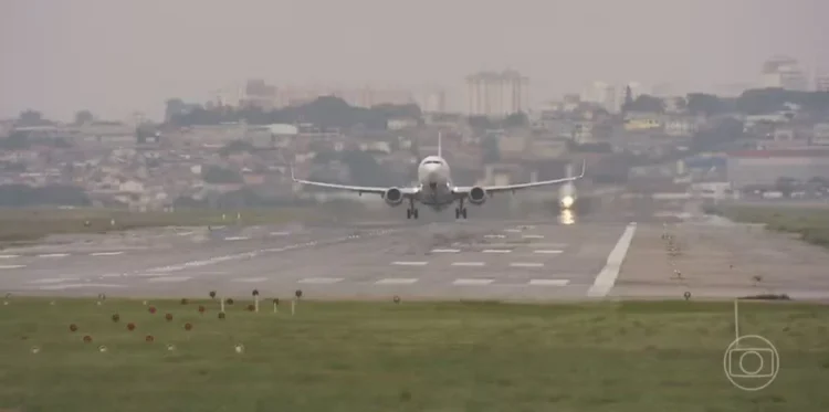 Ministro diz que valor médio de passagens aéreas caiu 11,7% em 2025. — Foto: Jornal Nacional/ Reprodução