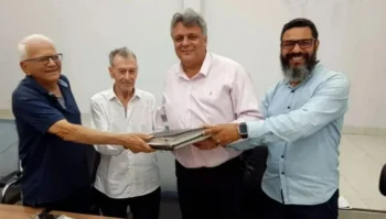 Presidente da Faerto, empresário Armando Castro (2º à dir.. (Foto: Divulgação)