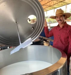 Produtor Francarlos Bueno Sudak: projeto permite melhorar aa produção leiteira e adotar novas tecnologias — Foto: Arquivo pessoal