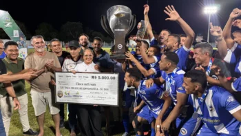 Deputado prestigiou a final da tradicional Taça Cidade, agora com o campo bem iluminado. Créditos da imagem: Amanda Germiniani/Ascom Presidência