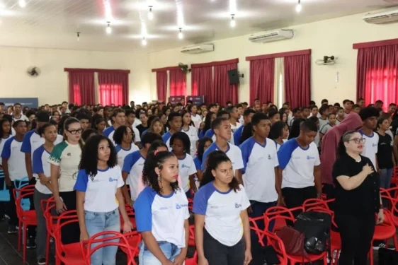Estudantes participam de palestra sobre enfrentamento ao abuso sexual, a prevenção ao uso de drogas e o combate ao trabalho infantil. Thayllor Negre/Governo do Tocantins