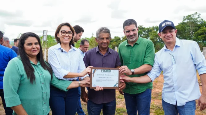 Encerramento do lixão foi marcado pelo ato simbólico de plantio de mudas nativas do Cerrado .Gerlla Barroso/Ascom Prefeitura de Nova Olinda