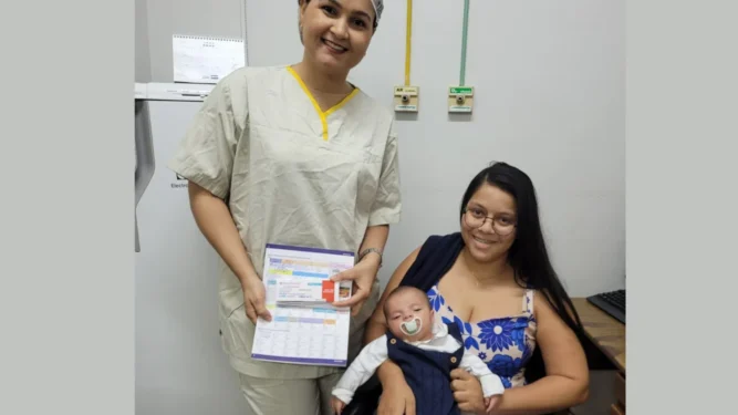 José Augusto foi o primeiro recém-nascido a receber a dose na unidade. Créditos: Divulgação/SES-T0