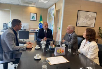 Secretário Carlos Amastha (à dir) apresentou propostas focadas na diversificação econômica, geração de empregos e inclusão social - Foto Divulgação