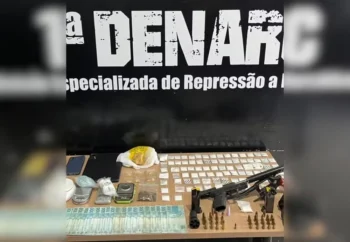 Mãe e filho foram presos nesta quinta-feira em operação da Polícia Civil — Foto: Divulgação/ Dicom SSP
