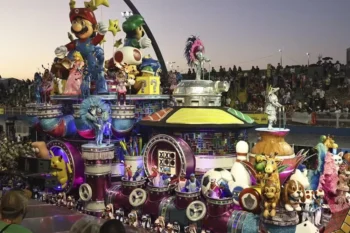 Desfile da escola de samba Rosas de Ouro pelo Grupo Especial do Carnaval 2025 de São Paulo, no Sambódromo do Anhembi, no dia 1º de fevereiro. — Foto: Leco Viana/Estadão Conteúdo