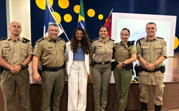 Representantes da PMTO e UFT reunidos após a assinatura do termo que oficializa a parceria institucional voltada à educação continuada e ao protagonismo na maturidade. - Foto: Ascom PMTO