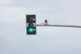 Estão previstas 67 novas câmeras a serem instaladas ao lado do porta foco semafórico - Foto Júnior Suzuki