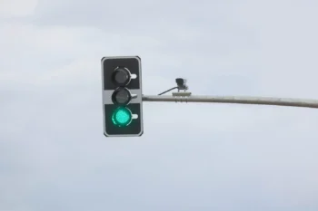 Estão previstas 67 novas câmeras a serem instaladas ao lado do porta foco semafórico - Foto Júnior Suzuki