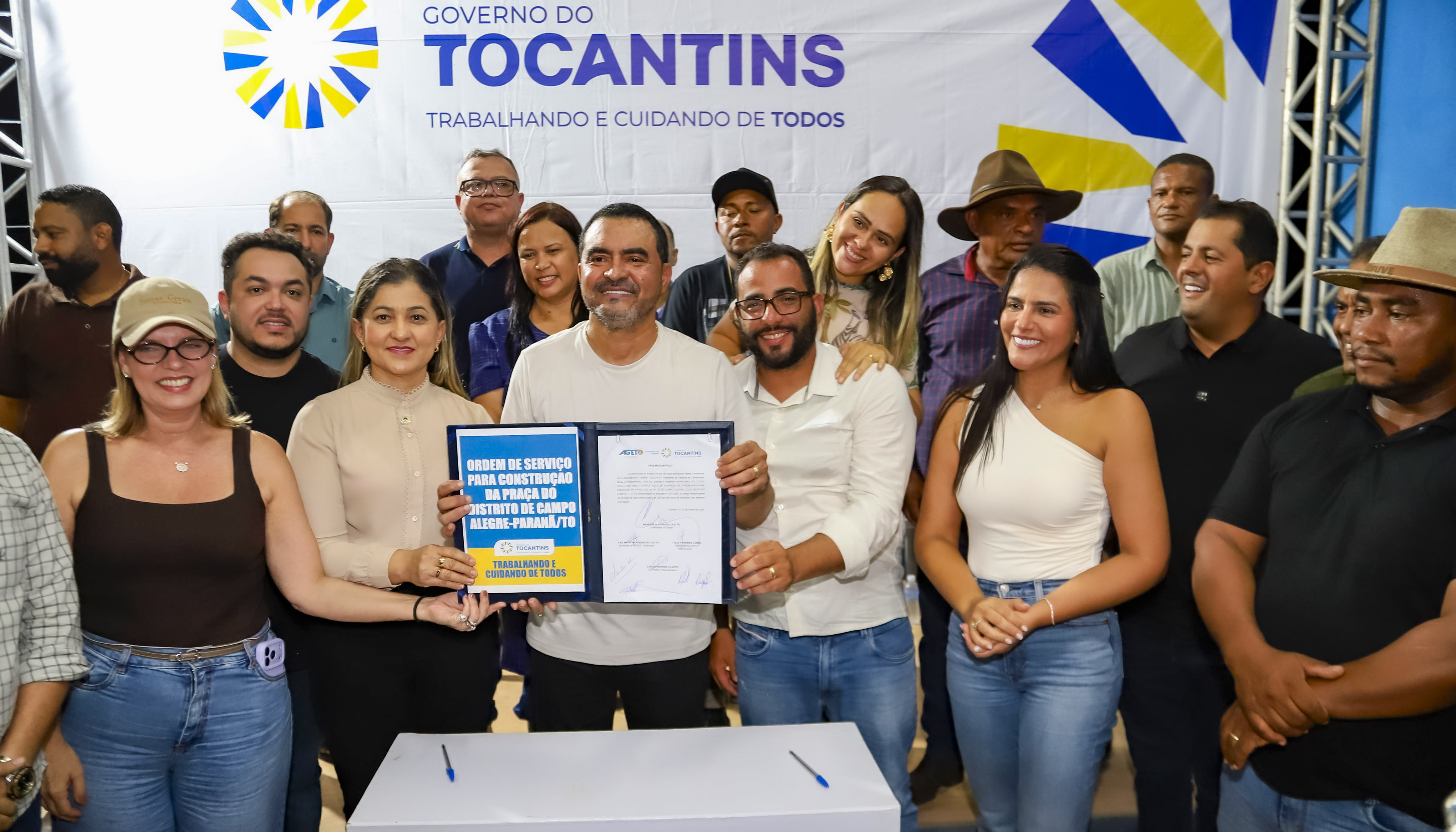 Governador Wanderlei Barbosa assina Ordem de Serviço que marca o início das obras da praça e do campo de futebol em Campo Alegre, com investimento de R$ 1,9 milhão para ampliar a infraestrutura e o lazer da comunidade. Crédito: Ademir dos Anjos/Governo do Tocantins