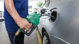 Gasolina e diesel ficam mais caros em Fortaleza na segunda semana de março, aponta ANP. — Foto: Fabiane de Paula/SVM
