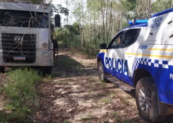 Polícia Militar recupera caminhão prancha na zona rural de Palmeirante - Foto: Ascom PMTO
