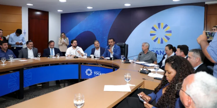 Governador Wanderlei Barbosa concede coletiva no Palácio Araguaia, acompanhado de secretários e equipe técnica, para esclarecer impactos de medidas da Aleto. Crédito: Esequias Araujo/Governo do Tocantins