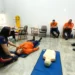 Treinamento de primeiros socorros reúne agentes da Defesa Civil em atividade prática na base do Samu. Crédito da foto: Defesa Civil