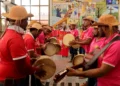 Foliões entoam cânticos tradicionais durante apresentação da Folia do Divino no Palácio Araguaia, em Palmas. Foto: Adilvan Nogueira/Governo do Tocantins
