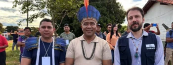 Diretor de Proteção aos Povos Indígenas da Sepot (à esquerda), Rogério Xerente; titular da Sepot (ao centro), Ercivaldo Xerente; e o oficial de projetos da Unesco no Brasil (à direita), Sérgio Monforte - Amanda Melina/Governo do Tocantins