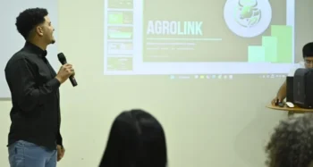 Estudante de Engenharia Ambiental da UFT apresenta a plataforma AgroLink durante evento, projeto que conquistou destaque no Prêmio Inova Fapto (Foto: Divulgação)