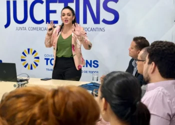 Com linguagem acessível e exemplos práticos, Talyane Barros Ribeiro proporcionou reflexões sobre a importância do domínio próprio para evitar o consumismo e o desequilíbrio financeiro. - Foto: Philipe Bastos / Governo do Tocantins