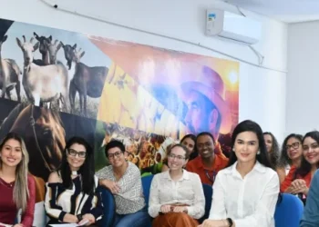 A iniciativa tem como objetivo orientar os servidores sobre planejamento financeiro, consumo consciente e prevenção ao superendividamento.