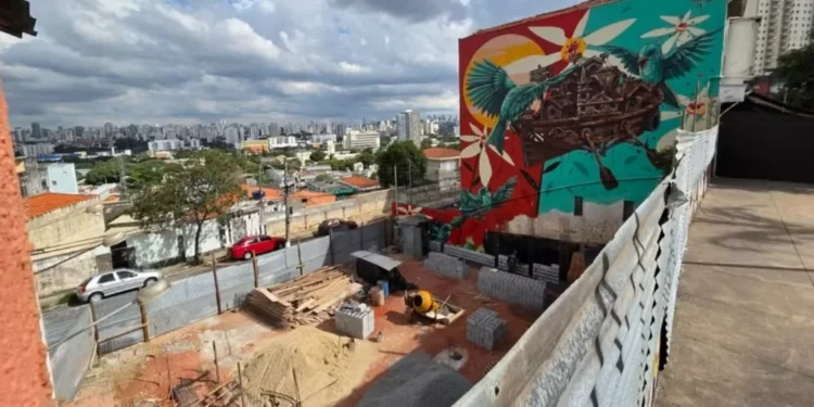 Obra irregular bloqueia vista de mirante na Freguesia do Ó, em São Paulo — Foto: Leonardo Zvarick/g1