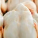 Na primeira quinzena de abril, o preço do frango resfriado negociado na Grande São Paulo avançou fortes 6,6% em relação a março — Foto: Canva/Creative Commons