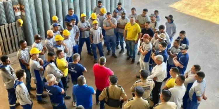 Projeto De Homem para Homem durante visita a uma empresa. - Foto: Ascom PMTO