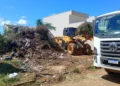 Entulho descartado de forma irregular foi retirado de área no Bertaville. Crédito da foto: Zeladoria Urbana/Divulgação