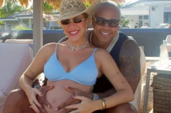 O nome do segundo filho de Lore Improta e Léo Santana foi finalmente revelado. O casal anunciou que o bebê se chamará Levi durante um chá de bebê intimista realizado em Salvador (BA), na noite dessa terça-feira (31/3).