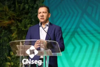 Dyogo Oliveira disse que é preciso mudar a lógica de alocação dos recursos da política agrícola e aumentar o caixa do seguro rural. — Foto: Carolina Antunes/CNseg