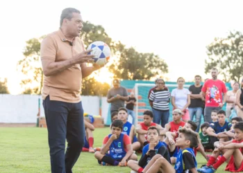 Em projeto esportivo de Formoso do Araguaia, Vanderlei Luxemburgo reforça a defesa do esporte como ferramenta de formação, disciplina e oportunidade para crianças e adolescentes.