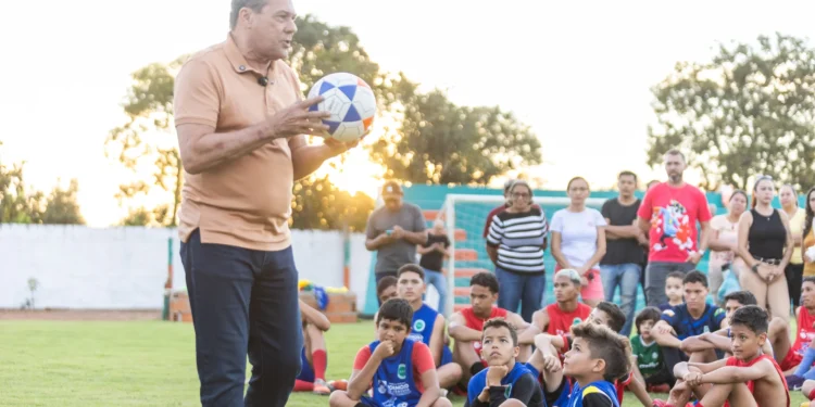 Em projeto esportivo de Formoso do Araguaia, Vanderlei Luxemburgo reforça a defesa do esporte como ferramenta de formação, disciplina e oportunidade para crianças e adolescentes.