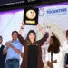 A chefe de Gabinete da SES-TO, Débora Okabayashi, representou toda a Pasta e recebeu a premiação. - Foto: Ananda Santos / Governo do Tocantins