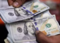 Notas de dólar. — Foto: Luisa Gonzalez/ Reuters