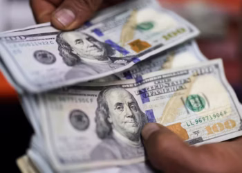 Notas de dólar. — Foto: Luisa Gonzalez/ Reuters