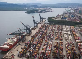 O projeto envolve uma área de 621,975 mil metros quadrados na região do cais do Saboó, à margem direita do Porto de Santos — Foto: Vosmar Rosa/MPor