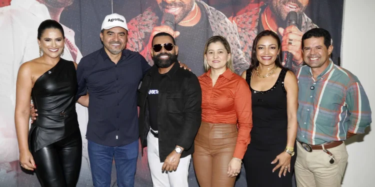 O governador do Tocantins, Wanderlei Barbosa, acompanhado da primeira-dama Karynne Sotero, participou, na noite deste sábado, 9, da Agrotins Fest, realizada na Praça dos Girassóis, em Palmas Foto: Márcio Vieira/Governo do Tocantins