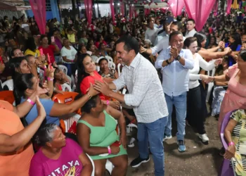 Governador Wanderlei Barbosa participa da Festa das Mães em Axixá do Tocantins, evento que reuniu homenagens e sorteios de prêmios para as famílias do município. Fotos: Marcio Vieira/Governo do Tocantins