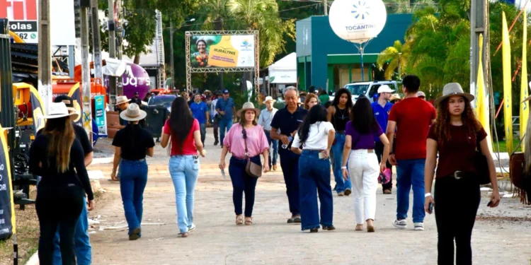 Visitantes conhecem produtos regionais e pequenos empreendimentos na Agrotins - Crédito: Marcio Vieira/Governo do Tocantins