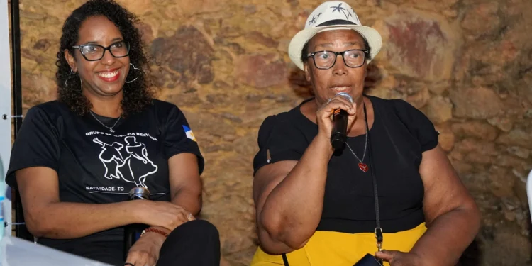 Verônica Tavares e dona Felisberta ajudam a contar histórias de cuidado, ancestralidade e preservação da cultura tocantinense - Marco Antônio Gama/Governo do Tocantins
