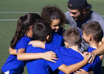 Programação inclui palestras educativas, atividades esportivas e ações voltadas à inclusão e à sensibilização sobre o Transtorno do Espectro Autista (TEA). Imagem: Freepik