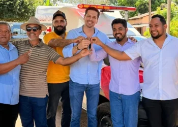 Veículo adquirido com recursos de emenda do deputado Olyntho Neto (MDB) vai atender os moradores do distrito de Araguaci. Ascom/Olyntho