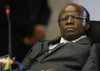 O ministro Joaquim Barbosa durante sessão no STF, em Brasília, para a 34ª sessão de julgamento do mensalão. — Foto: Ed Ferreira/Estadão Conteúdo